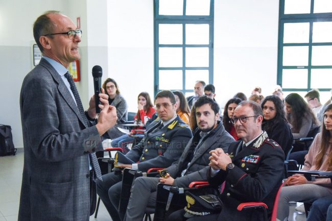 incontro-con-sottani-scuola-don-bosco-civitanova-FDM-5-650x433