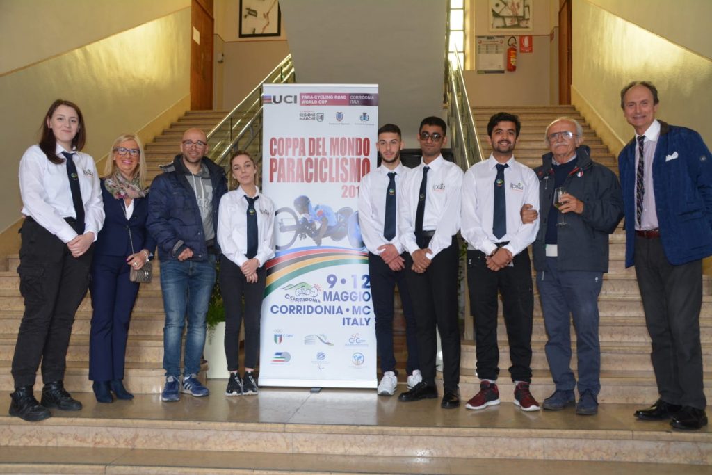 Studenti-con-Ct-Mario-Valentini-e-Giorgio-Farroni