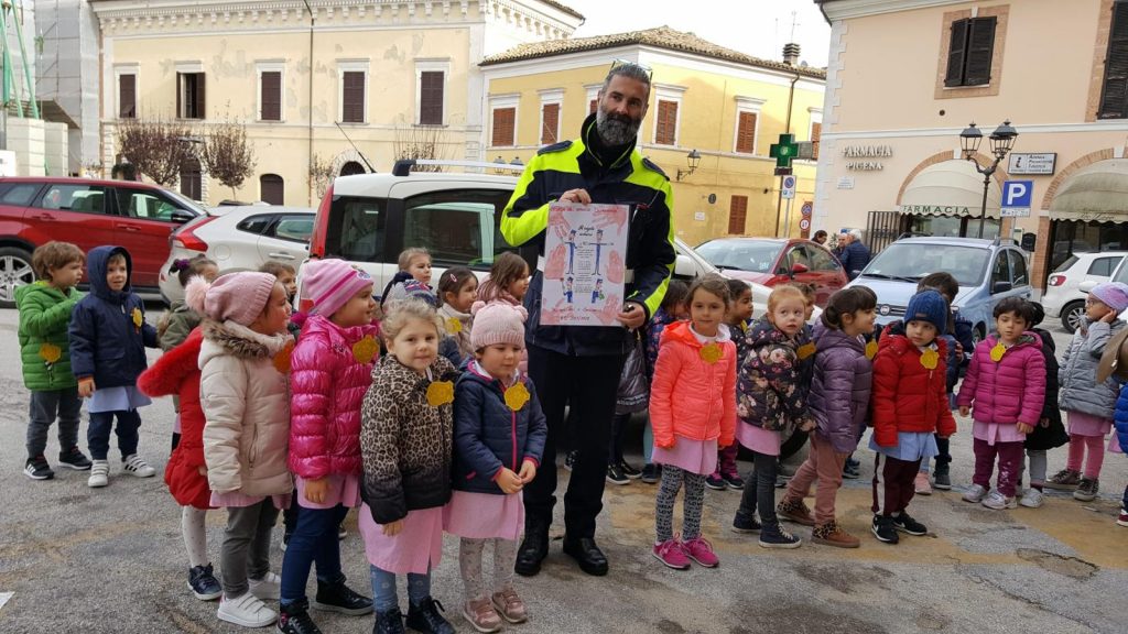 scuola-Coloramondo-in-visita-al-comune-di-potenza-picena-3-1024x576