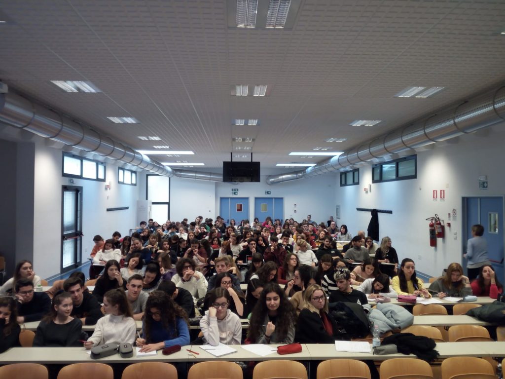 conferenza-spettacolo-ballate-romantiche-inglesi-liceo-leopardi-macerata-4-1024x768