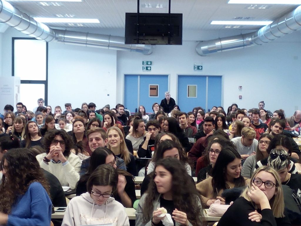 conferenza-spettacolo-ballate-romantiche-inglesi-liceo-leopardi-macerata-5-1024x768