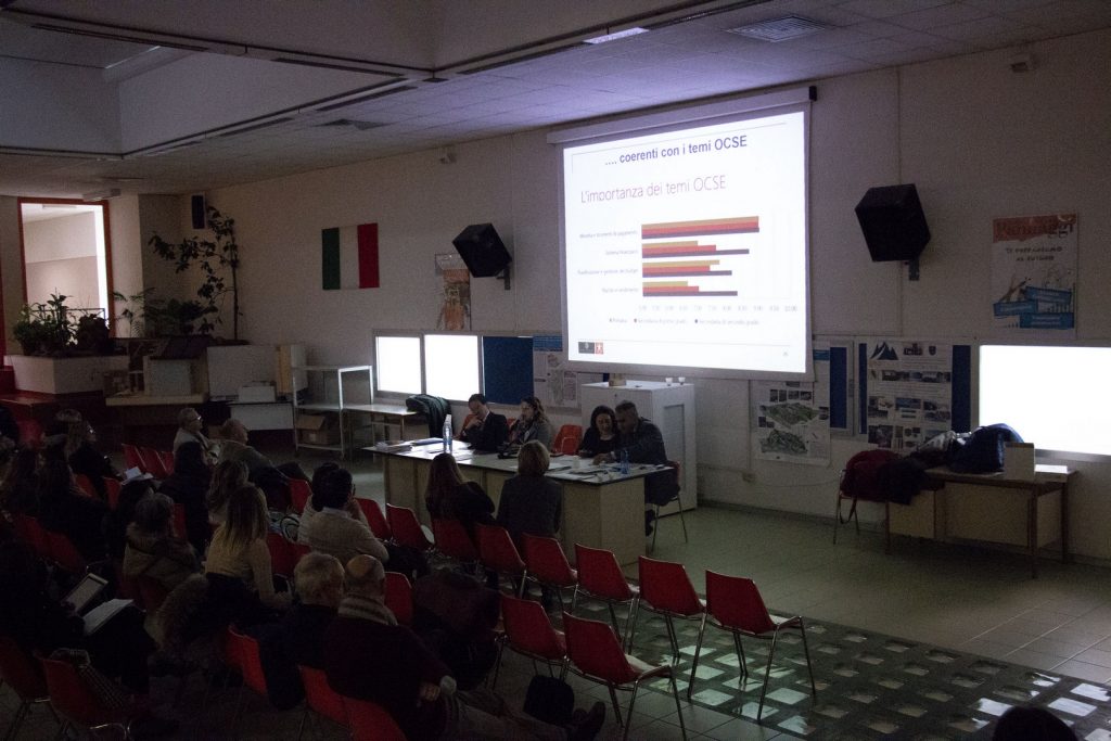 educazione-finanziaria-nelle-scuole-docenti-in-formazione-al-bramante-2-1024x683