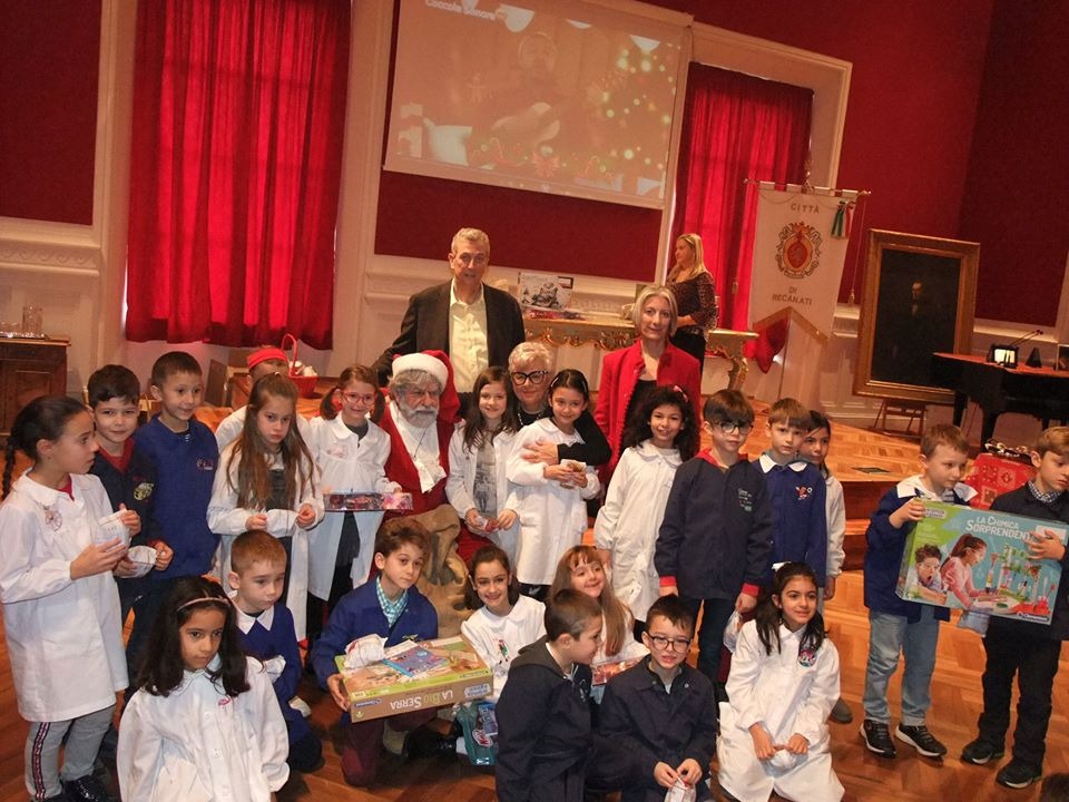 premiazione-letterine-dei-bambini-a-babbo-natale-Recanati-10