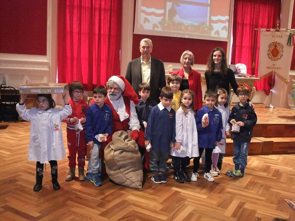 premiazione-letterine-dei-bambini-a-babbo-natale-Recanati-2