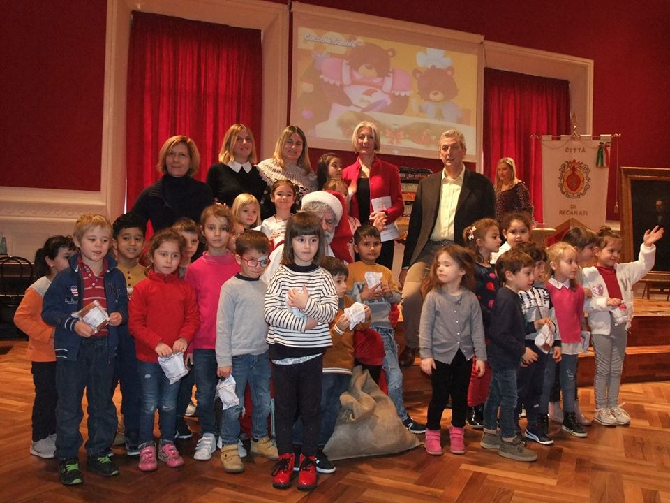 premiazione-letterine-dei-bambini-a-babbo-natale-Recanati-3