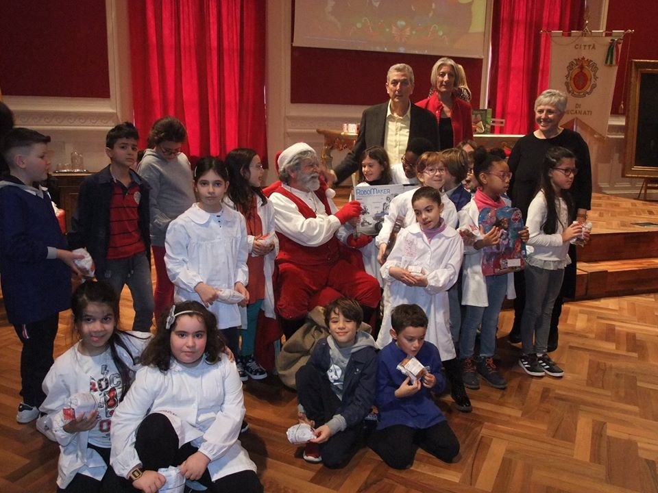 premiazione-letterine-dei-bambini-a-babbo-natale-Recanati-5