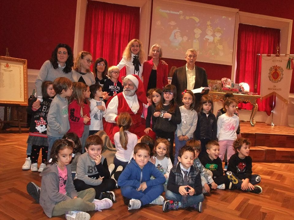 premiazione-letterine-dei-bambini-a-babbo-natale-Recanati-6