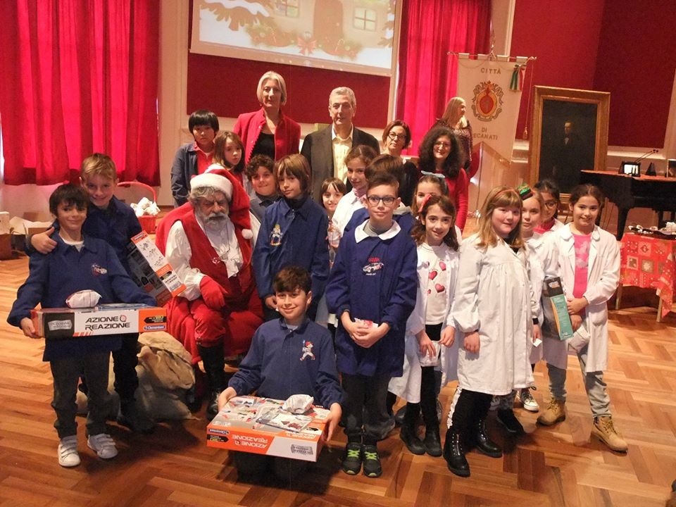 premiazione-letterine-dei-bambini-a-babbo-natale-Recanati-7