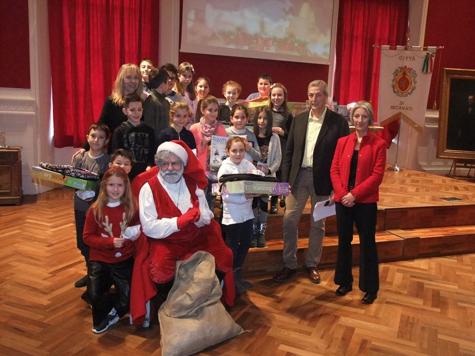 premiazione-letterine-dei-bambini-a-babbo-natale-Recanati-8