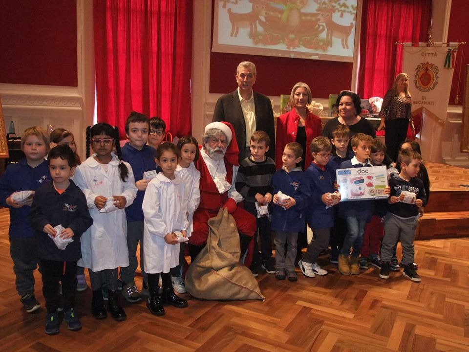 premiazione-letterine-dei-bambini-a-babbo-natale-Recanati-9