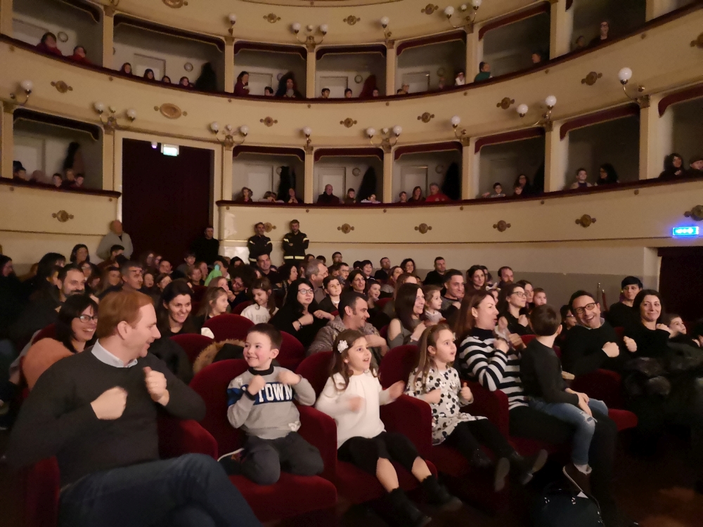 a-teatro-con-mamma-e-papà-teatro-annibal-caro-civitanova-alta-5