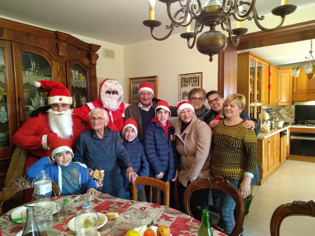 babbo-natale-camporota-di-treia-casa-di-riposo-2-1024x768