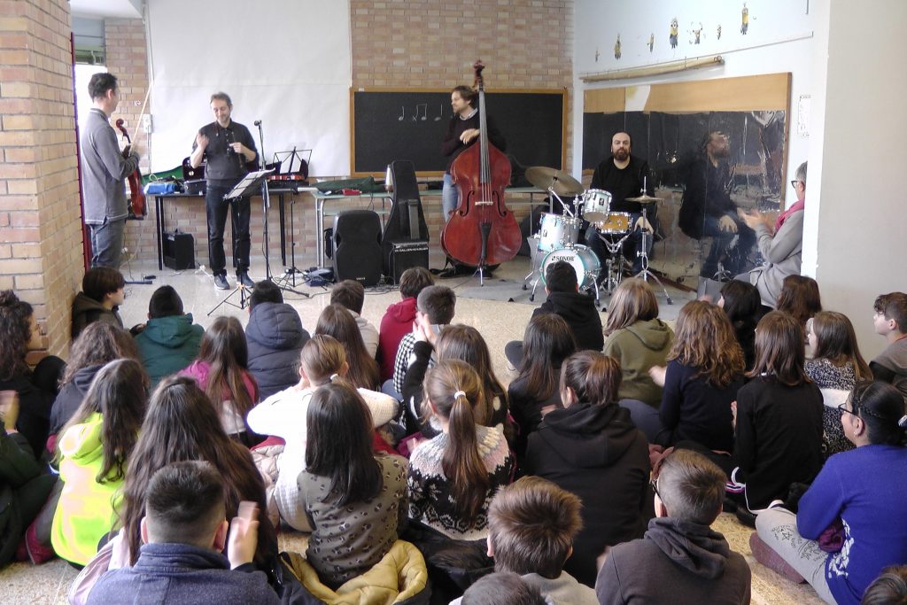 lezione-concerto-studenti-castelraimondo-1-1024x683