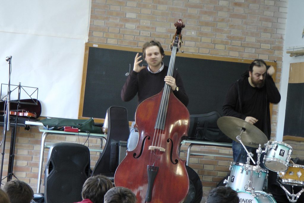 lezione-concerto-studenti-castelraimondo-2-1024x683