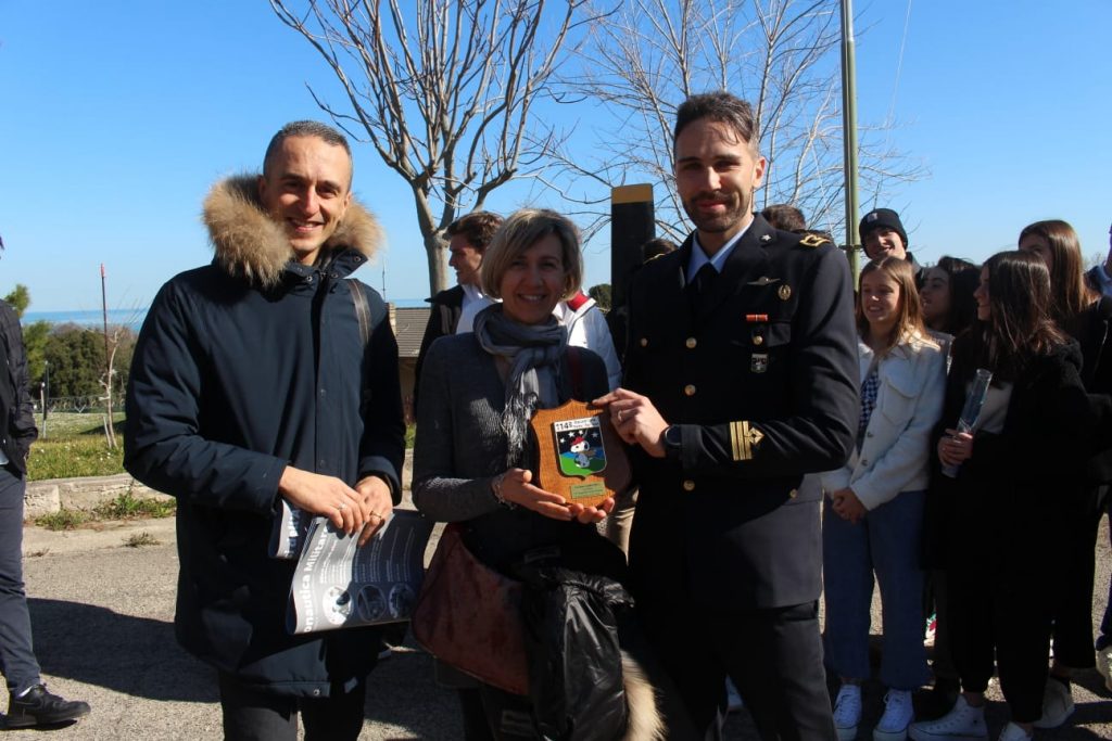 liceo-galilei-macerata-visita-areonautica-miitare-potenza-picena-5-1024x683