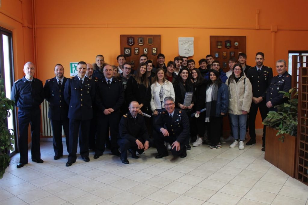 liceo-galilei-macerata-visita-areonautica-miitare-potenza-picena-7-1024x683