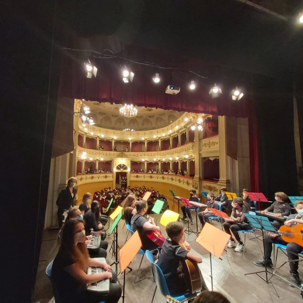 Uno-sguardo-al-teatro-Verdi