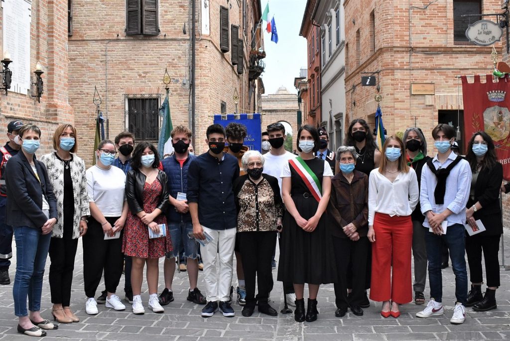 16.-Cerimonia-del-2-giugno-2021-a-Urbisaglia-foto-di-gruppo-1024x685