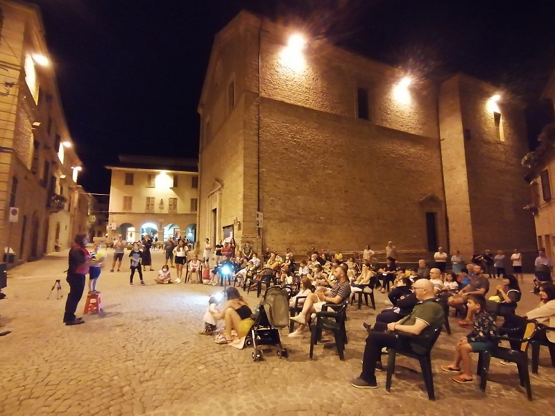 Un momento dello spettacolo del 1 agosto a Penna San Giovanni