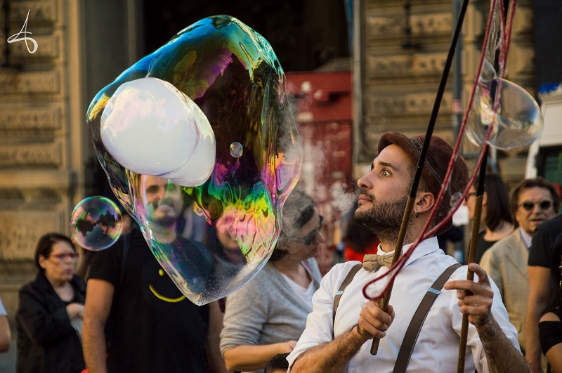 Il poeta delle bolle Alekos Ottaviucci