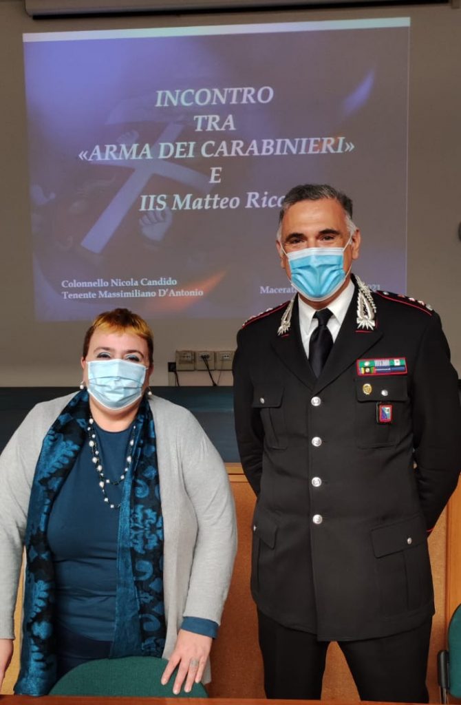 carabinieri_scuola-2-e1637327264525-670x1024