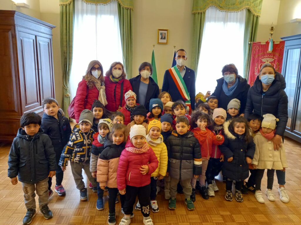 visita-bambini-asilo-in-comune