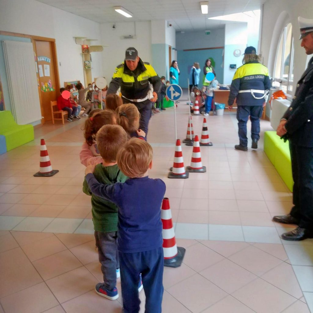 polizia_scuola_pollenza-5-1024x1024