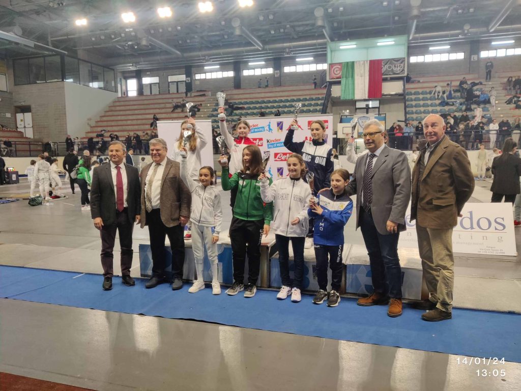 I-premiati-della-categoria-Bambine-di-fioretto