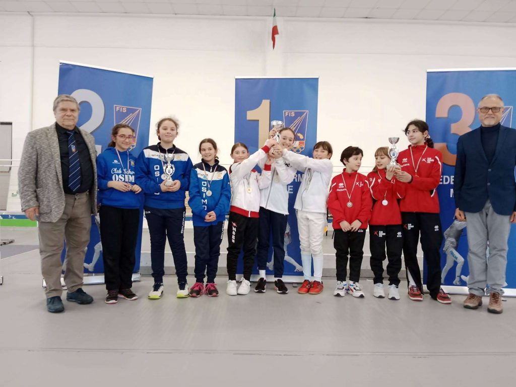 squadra-vincitrice-categoria-bambine-fioretto