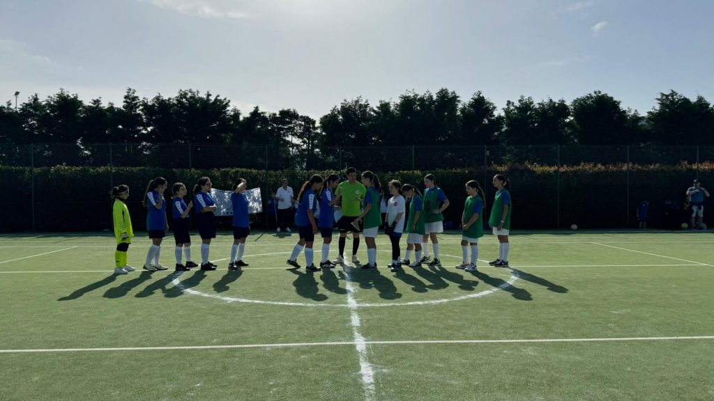 Saluto-agli-avversari-al-termine-della-partita-di-calcio-a-cinque-femminile