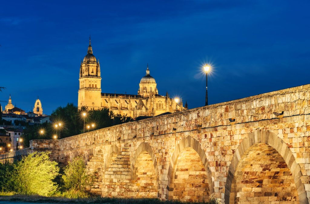 Salamanca-dal-Puente-Romano-sul-fiume-Tormes