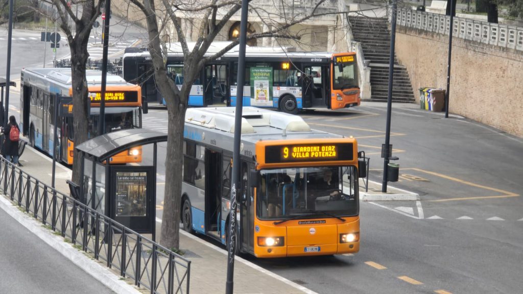 trasporti_mezzi_pubblici_bus_autobus_pullman_apm_macerata